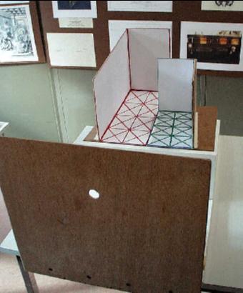 Maquette 1 de la chambre d'Ames, lycée Gatti, Bruxelles.