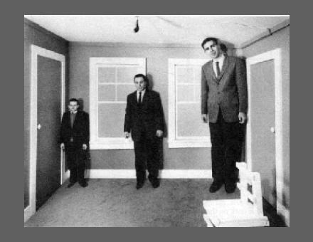 "Chambre d'Ames", vue photographique avec trois personnes.